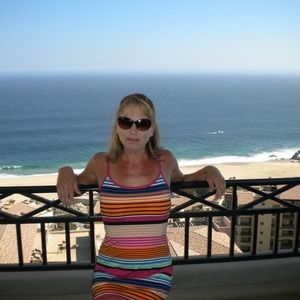 Meet your Posher, Lorie